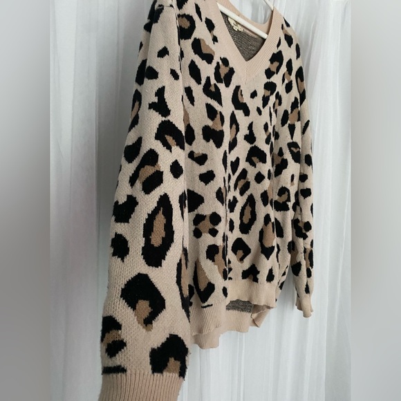 Cheetah Print Oversized V-Neck Sweater - Picture 2 of 4